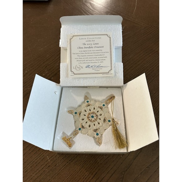 Lenox Other - Lenox 2005 Snowflake Ornament 24 Karat Gold